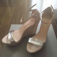 CHARLES&KEITH スタッズサンダルのサムネイル