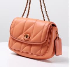 coach コーチ　ピンクオレンジ キルティング ショルダーバッグのサムネイル