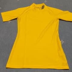 umbro インナーシャツ イエロー２枚セットのサムネイル