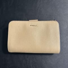 FURLA ベージュ 二つ折り財布のサムネイル