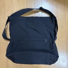Uniqlo U ドローストリングショルダーバッグ　ブラックのサムネイル