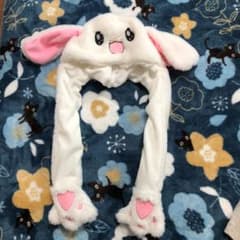 ウサギぴょこぴょこ帽子　光ります！のサムネイル