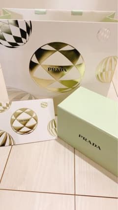 PRADA 紙袋・ボックス・カード入れ3点セットのサムネイル