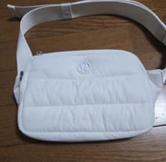 【美品】ルルレモン　ウエストポーチ　ボディバック
