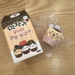 ちいかわ韓国限定チョコカップケーキモニターフィギュア 超レア 栗まんじゅうのサムネイル