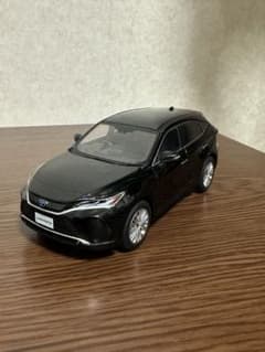 トヨタ現行型ハリアー　色見本ミニカープレシャスブラックパールのサムネイル