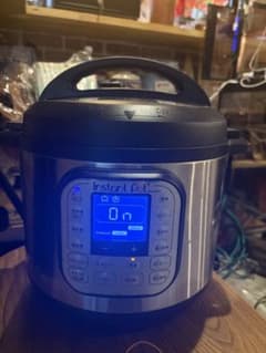 美品Instant Pot Nova Plus 電気圧力鍋 本体のサムネイル