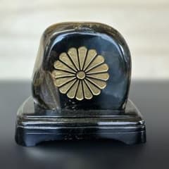 タイガーアイ 置物 菊紋様入り 台座付き 特注品になります！のサムネイル