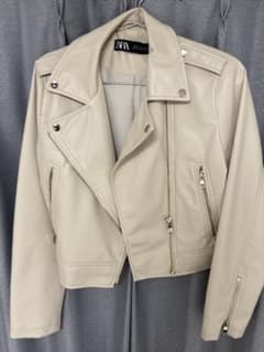ZARA アイボリー ライダースジャケット Mのサムネイル