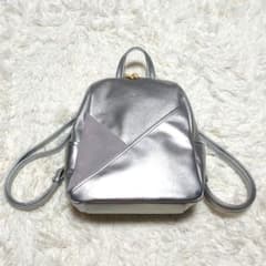 【D.KELLY】美品 メタリックシルバー リュック バックパックのサムネイル