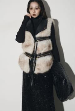 ANDREA&Co】フェイクファーライダー スベスト - メルカリ