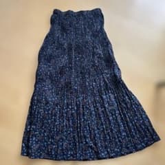 UNIQLO ネイビー花柄プリーツスカートのサムネイル