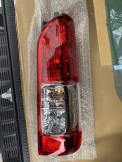 200 ハイエース　テールランプ　純正　新車取り外し品のサムネイル