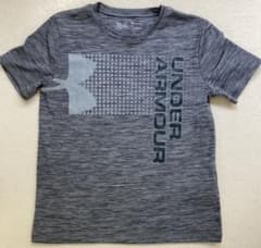 美品　アンダーアーマー Tシャツ　150のサムネイル
