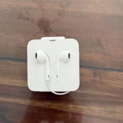Apple EarPods with Lightning Connectorのサムネイル