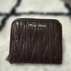 miu miu 二つ折り財布 ダークブラウンのサムネイル