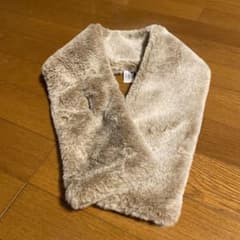 ベージュ マフラーのサムネイル