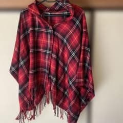 赤と黒のチェック柄フード付きポンチョ チェック柄 フード付きポンチョ レッド系 - メルカリ