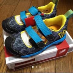 ニューバランス スニーカーサンダルのサムネイル