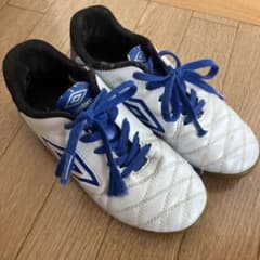 Umbro サッカーシューズ　20cm 室内用のサムネイル