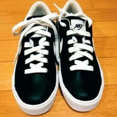 ナイキ　黒　スニーカーのサムネイル