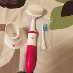 電動洗顔ブラシと歯ブラシのセットのサムネイル