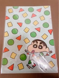 クレヨンしんちゃん　クリアファイル　レディース　キッズ　学生　文房具のサムネイル