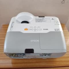 【ランプとセットで割引】短焦点 Epson EB-435W プロジェクター本体のサムネイル