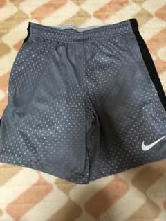 NIKEのサムネイル