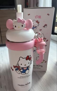 大容量960ML ハローキティ 水筒 ストロー付き 保温 保冷　直飲みのサムネイル