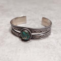 NAVAJO ナバホ ターコイズバングル スタンプワーク 925 KG刻印 NAVAJO ナバホ ターコイズバングル スタンプワーク 925 KG刻印 - メルカリ