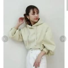 美品♡ロイヤルパーティー　プルオーバーパーカー　グリーンのサムネイル