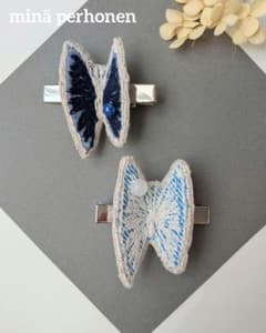 ミナペルホネン刺繍生地と天然石のヘアクリップ skyflower 2本 ブルー