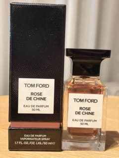 【箱あり】TOM FORD ローズドシーヌ EDP 50ml 残量8〜9割 箱あり】TOM FORD ローズドシーヌ EDP 50ml 残量8〜9割 - メルカリ