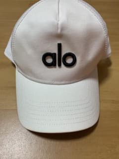 alo yoga ベースボールキャップ ホワイト - メルカリ