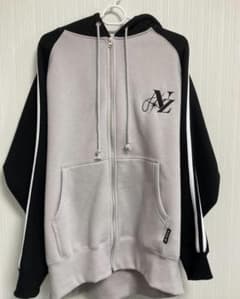 NiziU パーカー　Ｌサイズのサムネイル