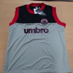 umbro サッカーシャツ M（170）サイズ 黒・赤・グレー しまむらのサムネイル