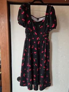 SHEIN チェリー柄 パフスリーブ ワンピース Sのサムネイル