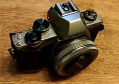 OLYMPUS OM−D E−M10 OM-D E-M10(レンズはおまけ)のサムネイル