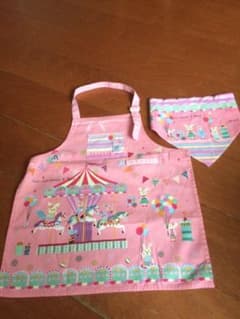 エプロン 女の子のサムネイル