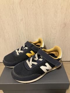 【New Balance】ネイビースニーカー 18.5cmのサムネイル