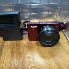 Nikon 1 J3 レッド 10-30mmレンズ付きのサムネイル