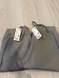 ＜新品未使用＞UNIQLOストレッチドライスウェットパンツ グレーS 2枚セットのサムネイル