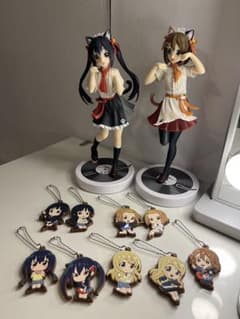 けいおん！ 猫耳メイドフィギュア2体とストラップ9個セット 平沢唯 中野梓 けいおん！ 猫耳メイドフィギュア2体＆ストラップ9個セット 平沢唯