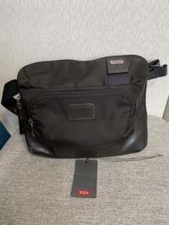 お値下げ中 TUMI ショルダーバッグ Hester Crossbody - メルカリ