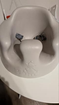 Bumbo_バンボ_グレー_安全ストラップ付きのサムネイル