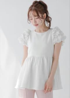 完売！Fit more♡シャーリングスリーブペプラムトップス - メルカリ