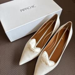スミレ様専用PIPPICHIC ホワイト ポインテッドトゥパンプス - メルカリ