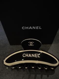ラスト１点❗️CHANEL 海外ノベルティキルティング ヘアアクセサリー CHANEL ヘアクリップ 海外ノベルティ ラスト1点のみ - メルカリ