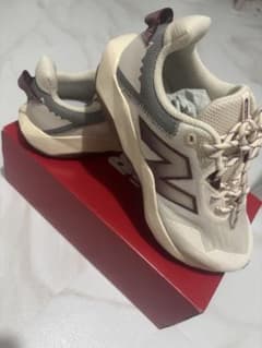 New Balance DYNASOFT スニーカー レディース ⚠️説明必読